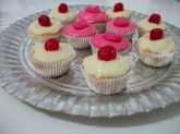 Cupcake de Baunilha e cereja