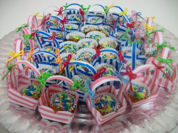Brigadeiro Branco com confeitos coloridos