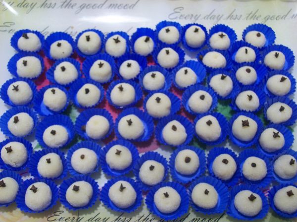 Docinhos de leite recheado de ameixa